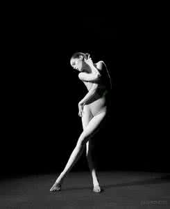 女生拍照摆pose大全 pose新技能教你拍出“高大上”合影