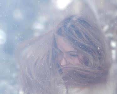 世界上最累的人莫过于 世上最美的，莫过于从泪水中挣脱出来的那个微笑。