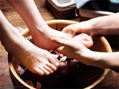 男冬天脚冷是什么原因 冬天脚冷是什么原因
