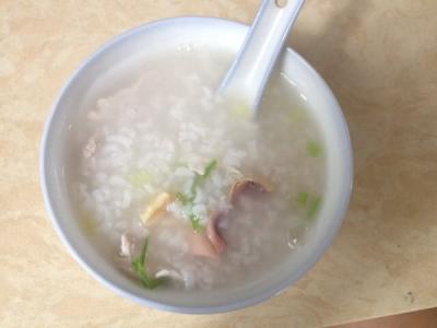 干鱿鱼煮粥怎么煮好吃 鱿鱼瘦肉粥的做法