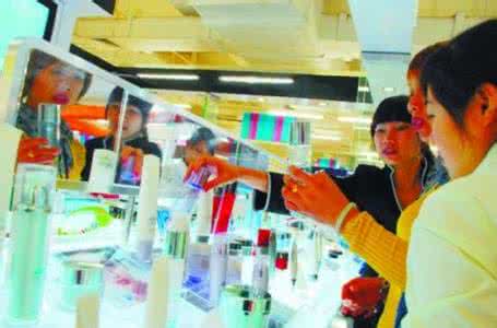 商场化妆品专柜 女性常在商场试用化妆品或可染病