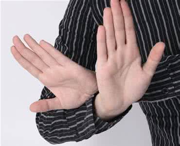 手指麻木是怎么回事 手指无端麻木一定别忽视，或是疾病来袭!