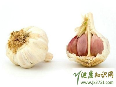 大蒜冰糖水治咳嗽吗 瓣蒜加了冰糖治咳嗽方!
