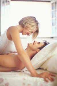 我被轮奸到主动迎合 女人哪种时刻最渴望男人主动迎合？