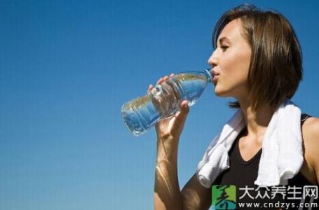 什么时间喝水最好 每天喝水的最佳时间 【喝水的最佳时间】什么时间喝水最好