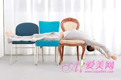 这8件家具可以辅助健身!16个动作练全身