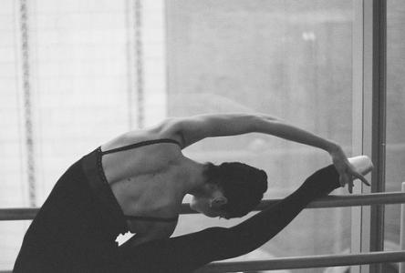 为了这个世界 不必为了讨好这个世界而扭曲了自己