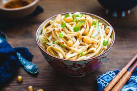 爽口凉面 夏日必备的7款凉面做法，爽口又开胃~