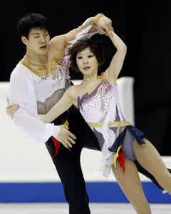 张丹张昊为何分手 张丹 张昊 在2006年2月26号闭幕的都灵冬奥会上，张丹和张昊一起以完美表演赢得了双人滑比赛的银牌。在滑冰表演