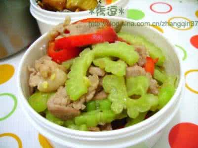 苦瓜土豆泥 爱心盒饭82：失败的蛋包饭＋苦瓜土豆泥＋双椒炒洋葱
