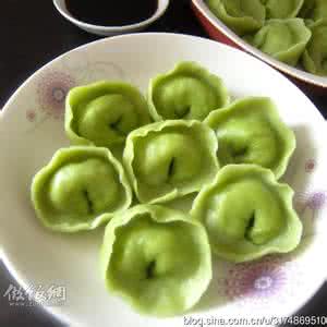翡翠饺子皮做法图解法 把营养加入饺子皮---翡翠元宝饺