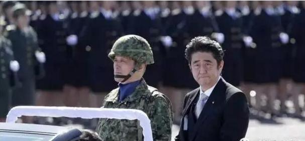 美国华裔教授专家网 专家：美国对华玩两面派 没和平就与解放军死磕