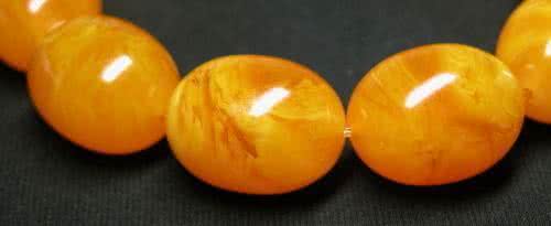 蜜蜡如何鉴别 蜜蜡如何鉴别 老蜜蜡的鉴别要从哪些方面入手呢？