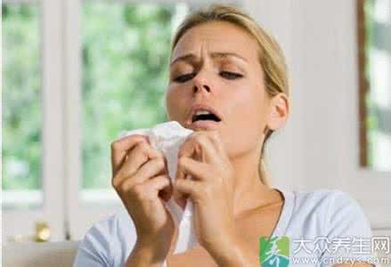 打喷嚏的原因有三种 打喷嚏的原因