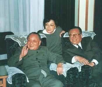 邓小平最初接班人是 邓小平接班人选拔内幕:为何最终认定江泽民?
