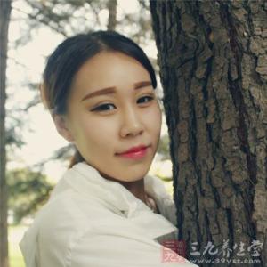 女人上嘴唇上翘图片 女人这地方上翘竟易麻烦不断