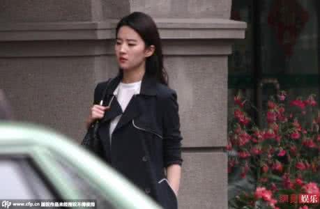 刘亦菲保镖 刘亦菲保镖 刘亦菲“耍”大牌，大声怒斥保镖，女神形象不再？