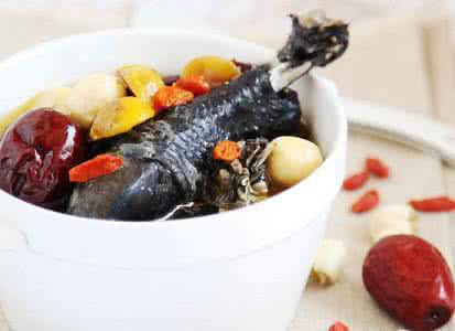 栗子乌鸡汤 【图】【栗子乌鸡汤】料：乌鸡1只、板栗200克、红枣15颗 1、将乌鸡...