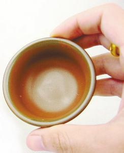 怎么清除茶杯内壁茶垢 巧除茶垢