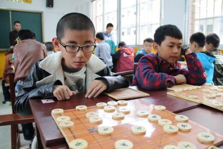 学象棋好还是围棋好 象棋和围棋到底学那个 女孩学围棋到底好吗