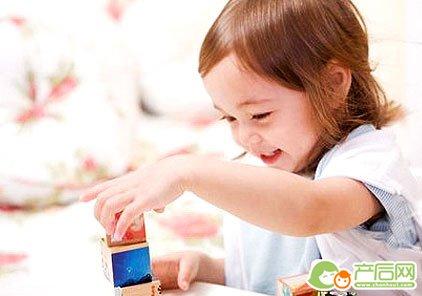 婴儿握拳和智力发育 婴儿智力发育状况 9方法让宝宝更聪明