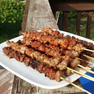 烤羊肉串的炉子 烤羊肉串