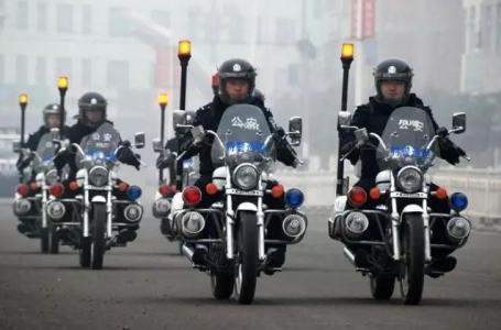 机动警察之13号废弃物 【特别关注】他们为何“弃教从警”,谁来守护教师的梦想?