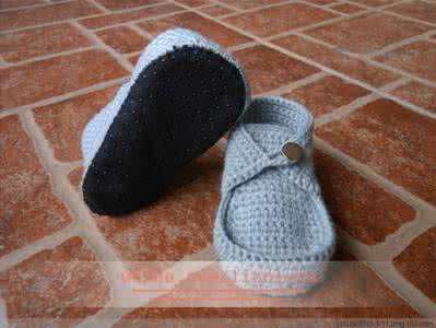 给宝宝鞋底防滑小妙招 【转载】转带防滑底的宝宝鞋钩织教程 （可心编织）