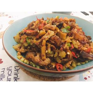 爆炒大肠 【详图细解】爆炒熏大肠的做法