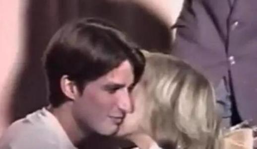 姐弟恋走在路上怪怪的 姐弟恋能不能让我们走到最后呢?