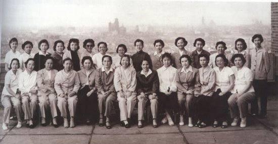 开国元勋的夫人们 开国元勋夫人罕见合影 豪