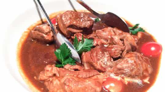 红酒和羊肉能一起吃吗 红酒烩羊肉