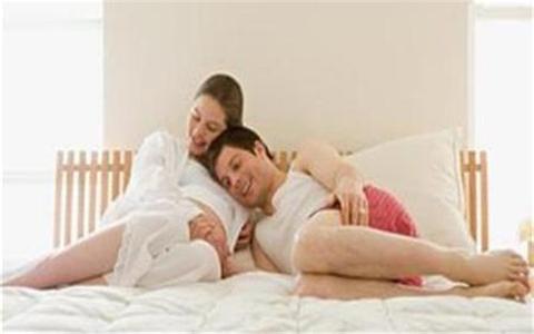 预防流产 孕妈妈性福生活要预防流产：怀孕前三个月要减少性生活次数