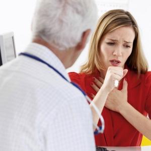 喉咙痒咳嗽怎么治疗 如何治疗喉咙痒咳嗽