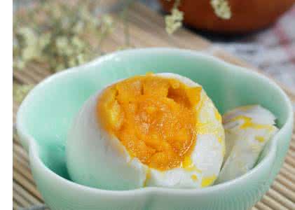 荔枝果园 果园摘荔枝得鸭蛋——香死人的【五香咸鸭蛋】腌起来