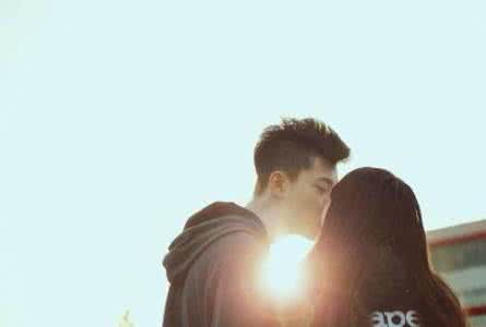 恋爱中的男女话题 恋爱中的男女话题 恋爱中的男女，80%的分不清彼此是喜欢还是爱！