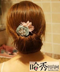 扎头发简单好看的步骤 扎头发简单好看的图片 头发怎么扎好看图片