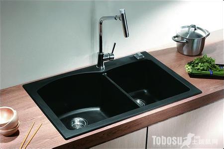 厨房水槽漏水 厨房水槽漏水了？装修师傅透露的维修妙招，一试一个准！