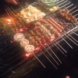 自己在家做烧烤 【回家吃饭】在家做美味的烧烤