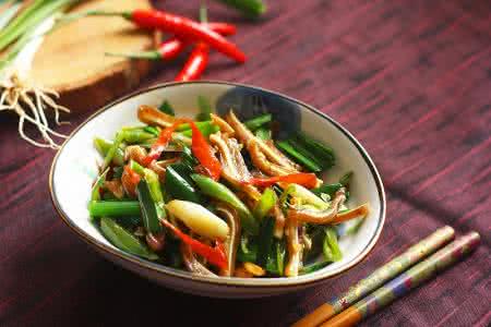 快手上麻辣猪皮的做法 快手美容菜［小炒香辣猪耳］