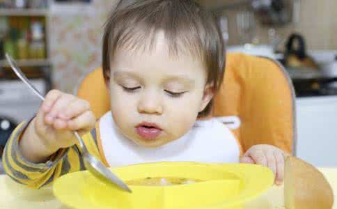 小孩咳嗽饮食吃什么好 小孩上火吃什么好 饮食把关要做好