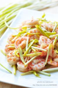 熹妃传厨艺大赛菜谱 零厨艺也能完成的快手清新菜——蒜黄虾球