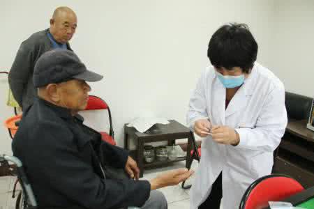 孤单寂寞老人生活图片 关爱老人 “寂寞老人”,应多关爱