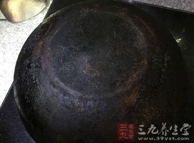麦苗汁治病有奇效 锅底这物治病延年有奇效