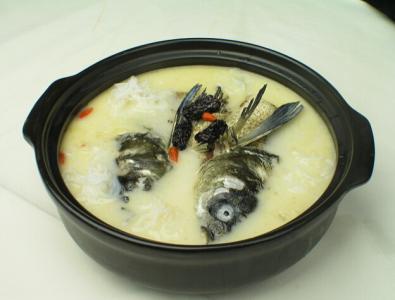 清炖鲤鱼的汤最好做法 清炖鲤鱼汤的做法大全