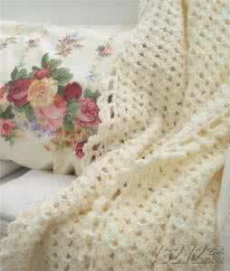 抱枕靠垫的钩编图解 【家居钩编】绣有花朵的抱枕