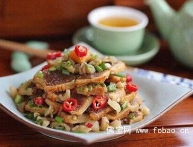 米饭口感描述 这个季节用别有风味的炒小米饭改善家人的口感——山西风味腊肠韭菜炒小米饭