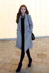 大衣里面怎么搭好看 呢大衣里面搭配什么好看