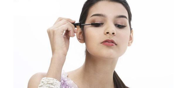 睫毛膏正确刷法 睫毛膏的用法 使用睫毛膏常见的6大错误