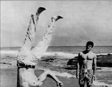 李小龙罕见照片 一代宗师李小龙的罕见生活照片 不为人知的一面